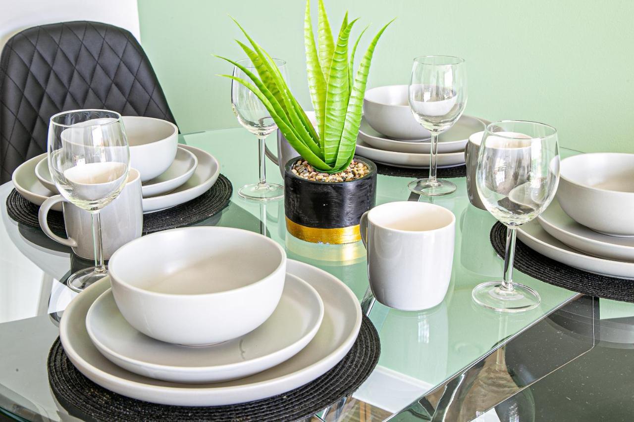 Penthouse Apartment - City Centre - Secure Parking, Balcony, Self-Check-In, Fast Wifi And Smart Tv With Netflix By Yoko Property Milton Keynes Exterior foto